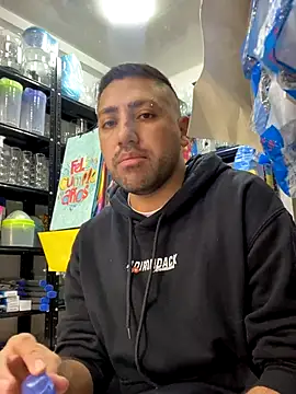 Snapshot of JuanZapata33 chatting on 09/28/25, 09:09 JuanZapata33 online show from 09/28/25, 09:09