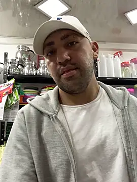 Snapshot of JuanZapata33 chatting on 10/07/25, 11:13 JuanZapata33 online show from 10/07/25, 11:13