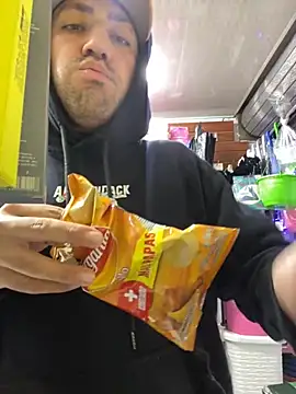 Snapshot of JuanZapata33 chatting on 11/19/25, 09:59 JuanZapata33 online show from 11/19/25, 09:59