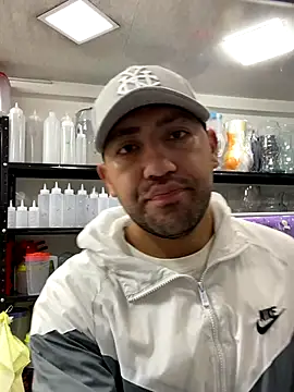 Snapshot of JuanZapata33 chatting on 11/25/25, 07:25 JuanZapata33 online show from 11/25/25, 07:25