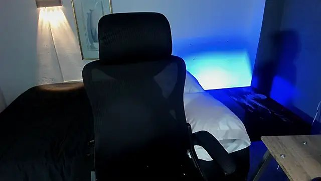 Snapshot of Travistanner_28 chatting on 11/29/25, 06:27 Travistanner 28 online show from 11/29/25, 06:27