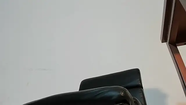Snapshot of miss_adharaa_ chatting on 01/29/25, 04:36 miss adharaa  online show from 01/29/25, 04:36
