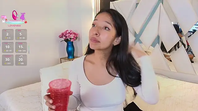 Snapshot of Valery_wang chatting on 03/04/25, 05:56 Valery wang online show from 03/04/25, 05:56