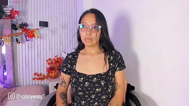 Snapshot of Valery_wang chatting on 10/12/25, 02:05 Valery wang online show from 10/12/25, 02:05