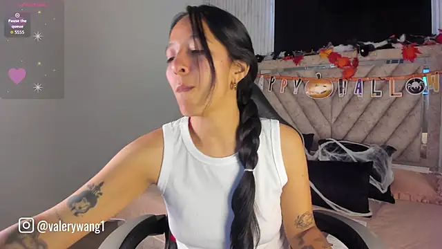 Snapshot of Valery_wang chatting on 10/16/25, 11:33 Valery wang online show from 10/16/25, 11:33