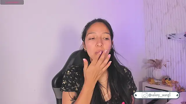 Snapshot of Valery_wang chatting on 10/28/25, 11:47 Valery wang online show from 10/28/25, 11:47