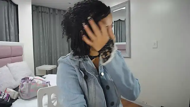 Snapshot of Mayaa_ross chatting on 02/04/25, 12:40 Mayaa ross online show from 02/04/25, 12:40
