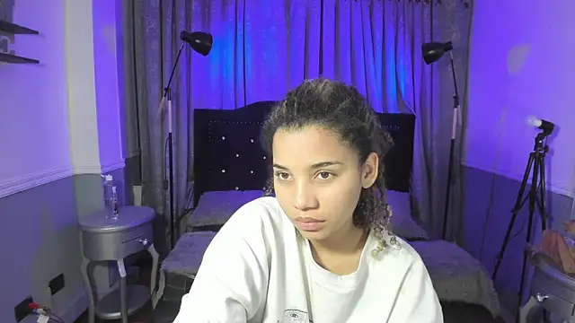 Snapshot of Mayaa_ross chatting on 09/14/25, 02:22 Mayaa ross online show from 09/14/25, 02:22