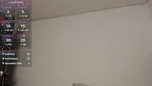 Snapshot of pamela_ chatting on 12/23/24, 08:00 pamela  online show from 12/23/24, 08:00