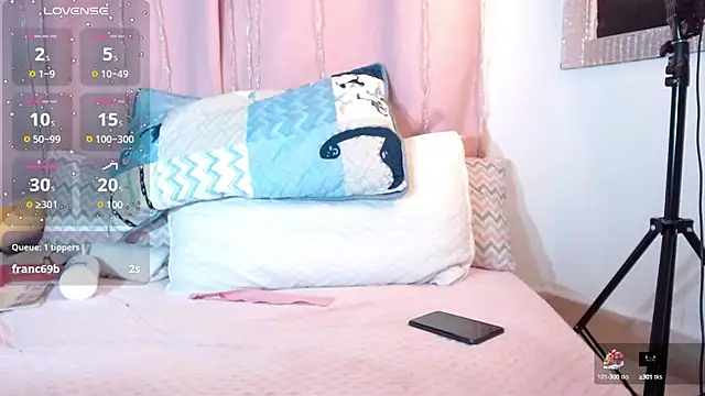 Snapshot of pamela_ chatting on 02/26/25, 02:04 pamela  online show from 02/26/25, 02:04