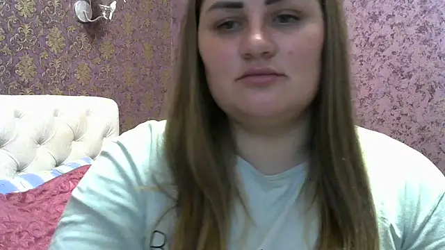 Snapshot of Honeydew-Waves chatting on 12/13/24, 05:38 Honeydew-Waves online show from 12/13/24, 05:38