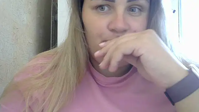 Snapshot of Honeydew-Waves chatting on 09/16/25, 10:27 Honeydew-Waves online show from 09/16/25, 10:27