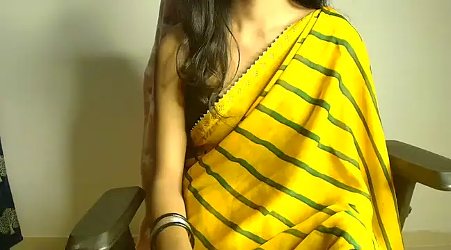 Snapshot of CUTE_princess_143 chatting on 02/20/25, 05:29 CUTE princess 143 online show from 02/20/25, 05:29