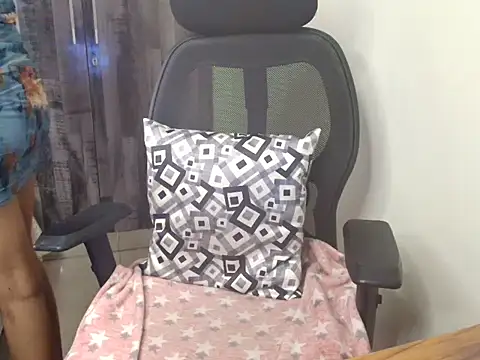 Snapshot of CUTE_princess_143 chatting on 09/25/25, 12:09 CUTE princess 143 online show from 09/25/25, 12:09