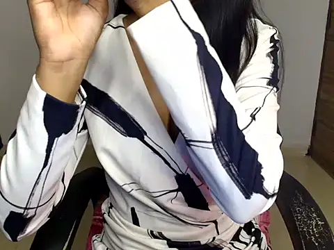 Snapshot of CUTE_princess_143 chatting on 01/19/26, 02:54 CUTE princess 143 online show from 01/19/26, 02:54