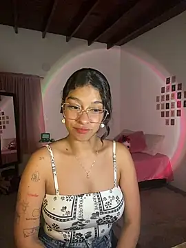 Snapshot of Arteatenea__ chatting on 01/15/25, 05:19 Arteatenea online show from 01/15/25, 05:19