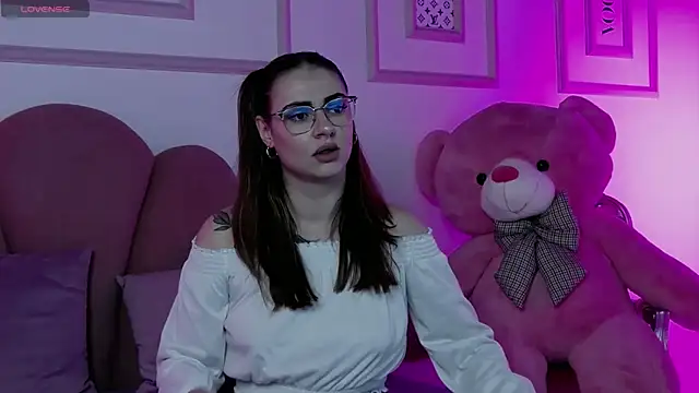 Abby  White online show from 10/05/25, 04:16