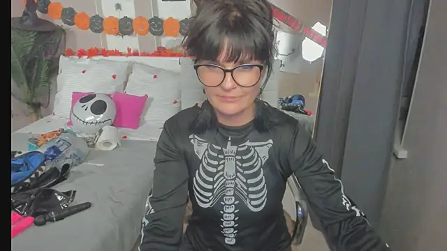 Snapshot of EricaAndPenelopa chatting on 11/01/25, 04:25 EricaAndPenelopa online show from 11/01/25, 04:25