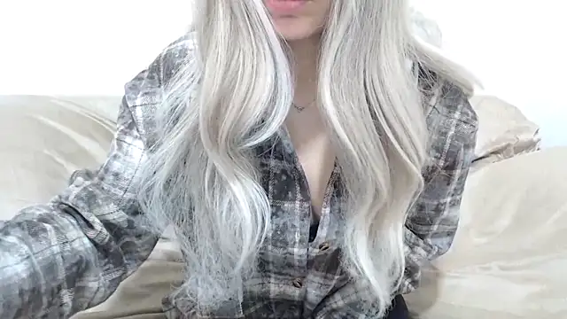 Snapshot of _kitty_Rose_ chatting on 12/19/25, 04:19 kitty Rose online show from 12/19/25, 04:19