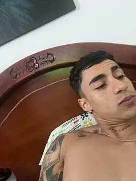 Snapshot of Danifornari chatting on 03/01/25, 11:04 Danifornari online show from 03/01/25, 11:04