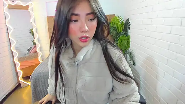 Snapshot of Roxanne_tay chatting on 02/16/25, 07:16 Roxanne tay online show from 02/16/25, 07:16