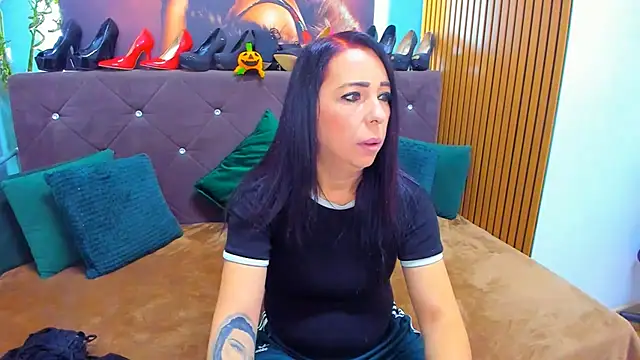 LauraSin online show from 10/22/25, 03:29