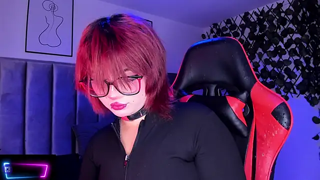 Snapshot of Kitty_Gang chatting on 10/14/25, 02:56 Kitty Gang online show from 10/14/25, 02:56