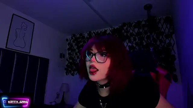 Snapshot of Kitty_Gang chatting on 10/16/25, 02:01 Kitty Gang online show from 10/16/25, 02:01