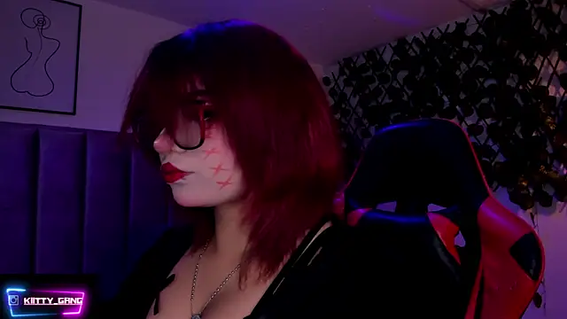 Kitty Gang online show from 11/18/25, 01:33