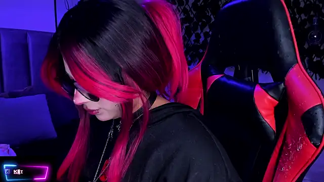 Kitty Gang online show from 12/17/25, 02:28