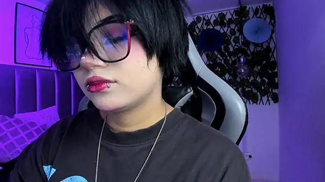 Snapshot of Kitty_Gang chatting on 03/24/26, 01:21 Kitty Gang online show from 03/24/26, 01:21