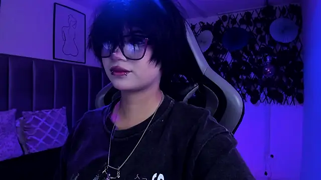 Snapshot of Kitty_Gang chatting on 03/25/26, 01:44 Kitty Gang online show from 03/25/26, 01:44
