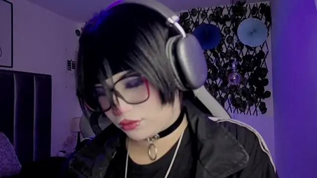 Snapshot of Kitty_Gang chatting on 04/30/26, 01:23 Kitty Gang online show from 04/30/26, 01:23