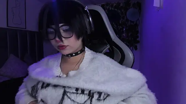 Snapshot of Kitty_Gang chatting on 05/08/26, 01:33 Kitty Gang online show from 05/08/26, 01:33