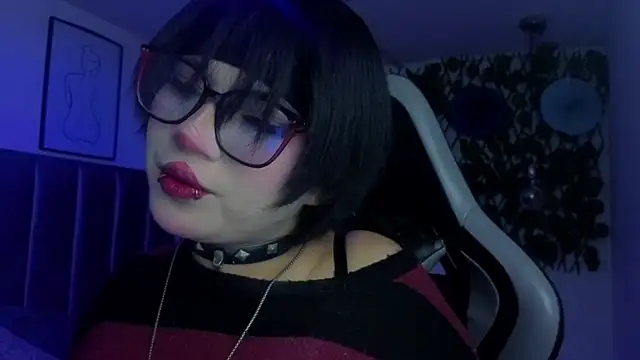 Snapshot of Kitty_Gang chatting on 05/12/26, 01:25 Kitty Gang online show from 05/12/26, 01:25