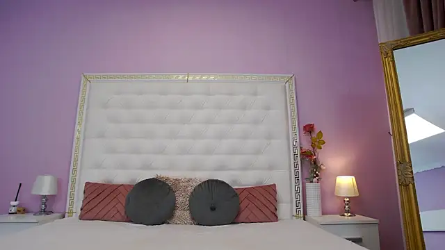 Lenna Paul online show from 12/23/25, 04:10