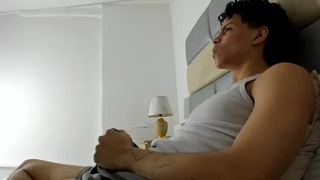 lax777  online show from 03/04/25, 06:39