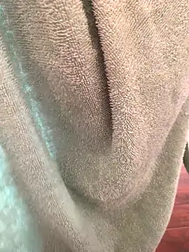 Snapshot of Mingtian4117 chatting on 11/24/25, 02:06 Mingtian4117 online show from 11/24/25, 02:06