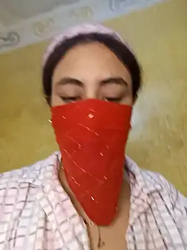 Snapshot of Lalou chatting on 12/04/24, 12:25 Lalou online show from 12/04/24, 12:25