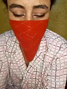 Snapshot of Lalou chatting on 12/04/24, 03:32 Lalou online show from 12/04/24, 03:32