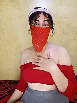 Snapshot of Lalou chatting on 12/06/24, 02:06 Lalou online show from 12/06/24, 02:06