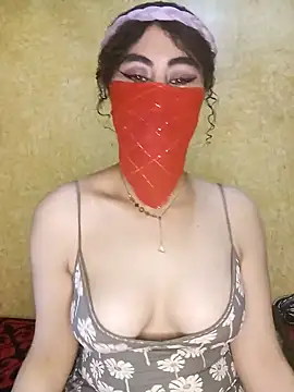 Snapshot of Lalou chatting on 12/06/24, 08:29 Lalou online show from 12/06/24, 08:29