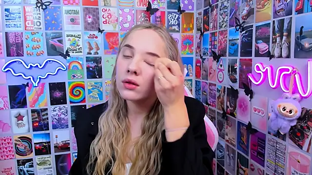 MiaMilas online show from 12/18/25, 03:07