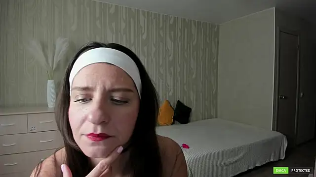 Snapshot of helentasty chatting on 04/21/26, 10:32 helentasty online show from 04/21/26, 10:32