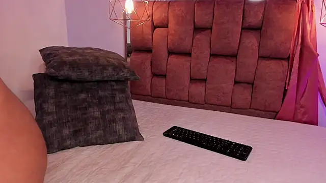 kristakinnky online show from 05/12/26, 12:13