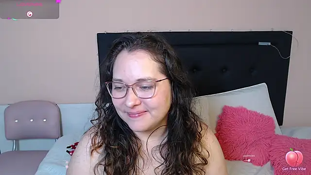 Snapshot of May_Carlier chatting on 03/17/25, 06:40 May Carlier online show from 03/17/25, 06:40