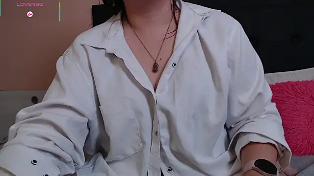 Snapshot of May_Carlier chatting on 09/13/25, 12:21 May Carlier online show from 09/13/25, 12:21