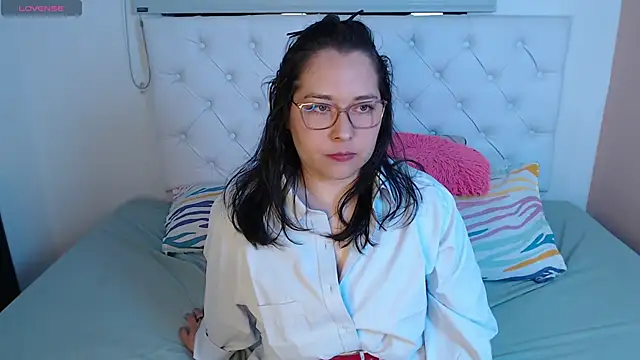 Snapshot of May_Carlier chatting on 11/25/25, 03:50 May Carlier online show from 11/25/25, 03:50