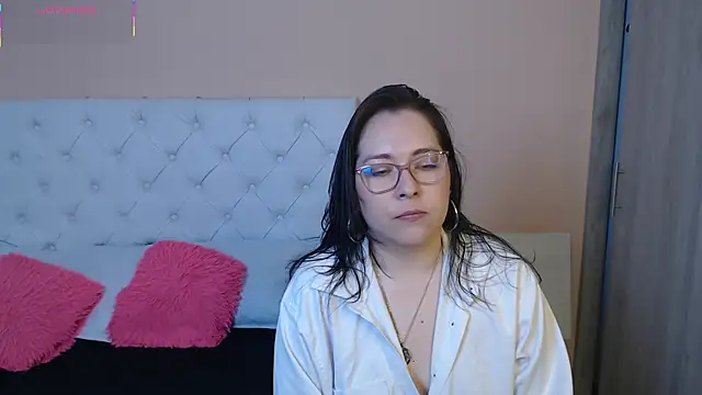 Snapshot of May_Carlier chatting on 01/07/26, 06:10 May Carlier online show from 01/07/26, 06:10