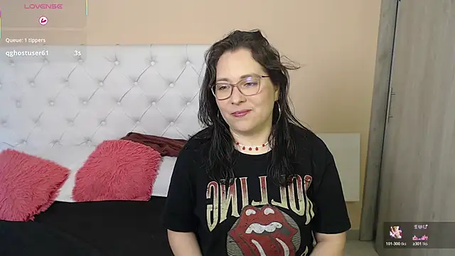 Snapshot of May_Carlier chatting on 01/08/26, 06:32 May Carlier online show from 01/08/26, 06:32